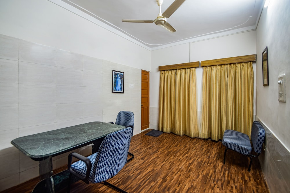 OYO 11874 Home Cozy Stay Goverdhan Villas