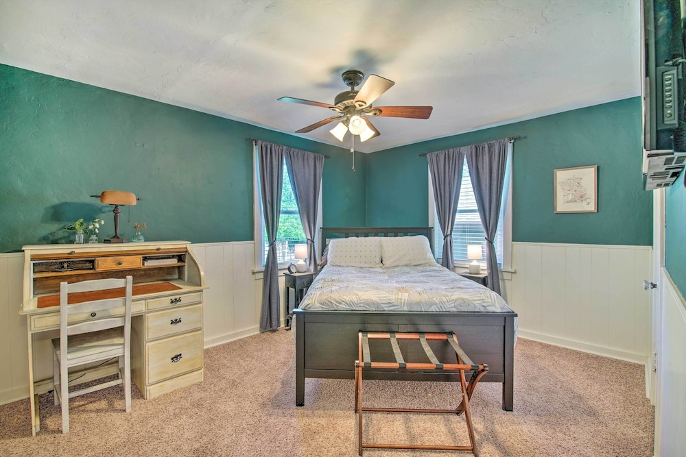 Historic Branson Cottage: 7 Mi to Table Rock Lake! view 3