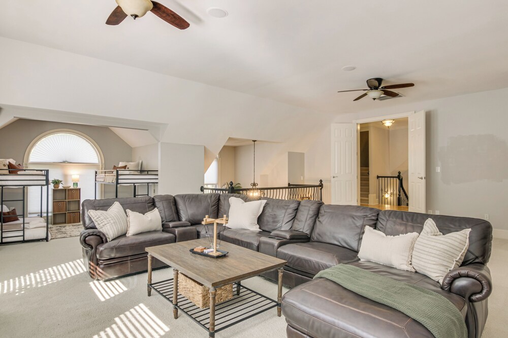 Boat Dock & Movie Theater: Lake Wylie Retreat!