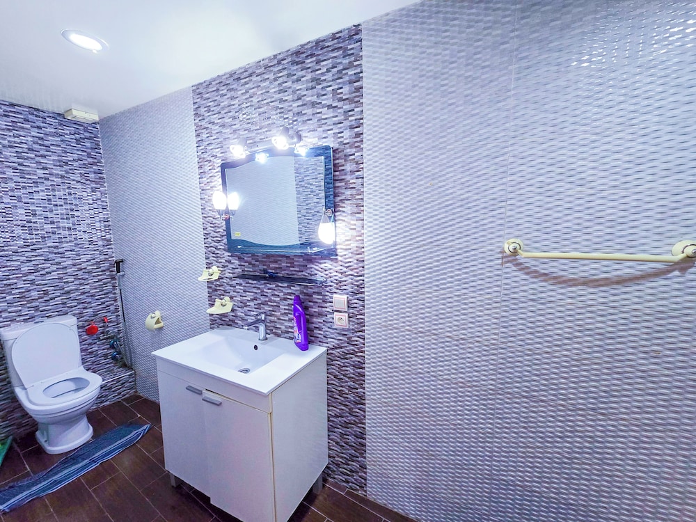 Luxor Home - Spacious & proximity to CFC