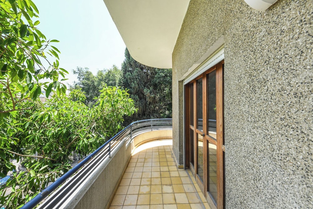 Villa Pantai by Villa Finder