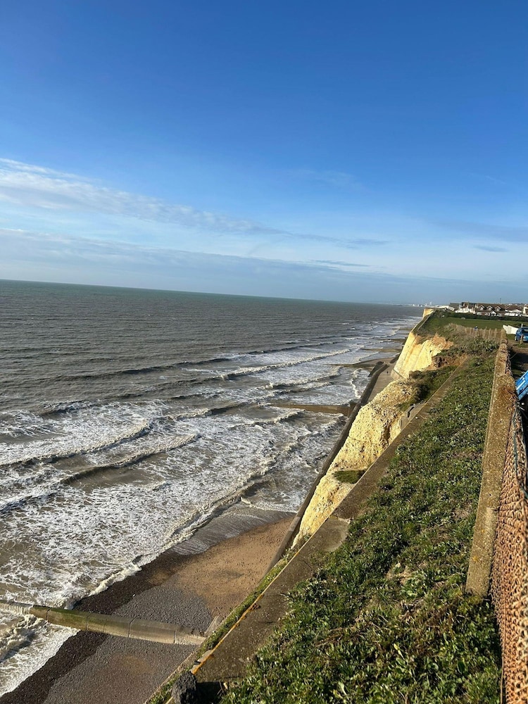Ocean Side With Free Parking By My Getaways