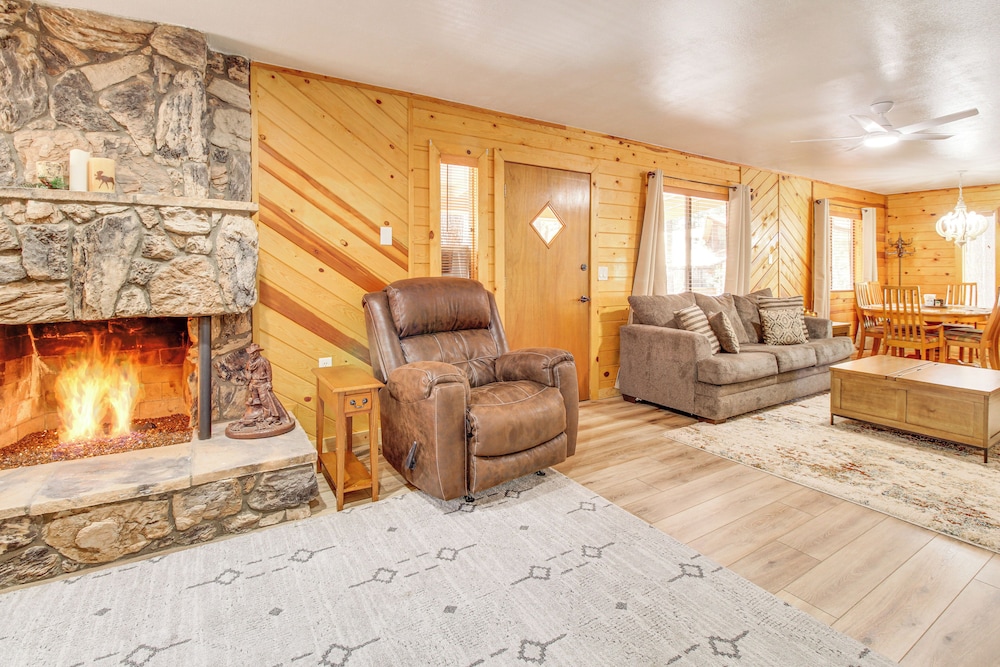 Game Room + Fireplace! Family Retreat in Pinetop