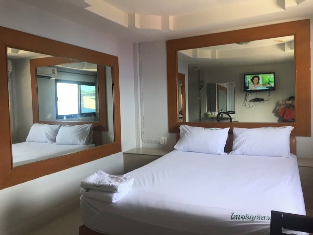Sai Charoen Resort