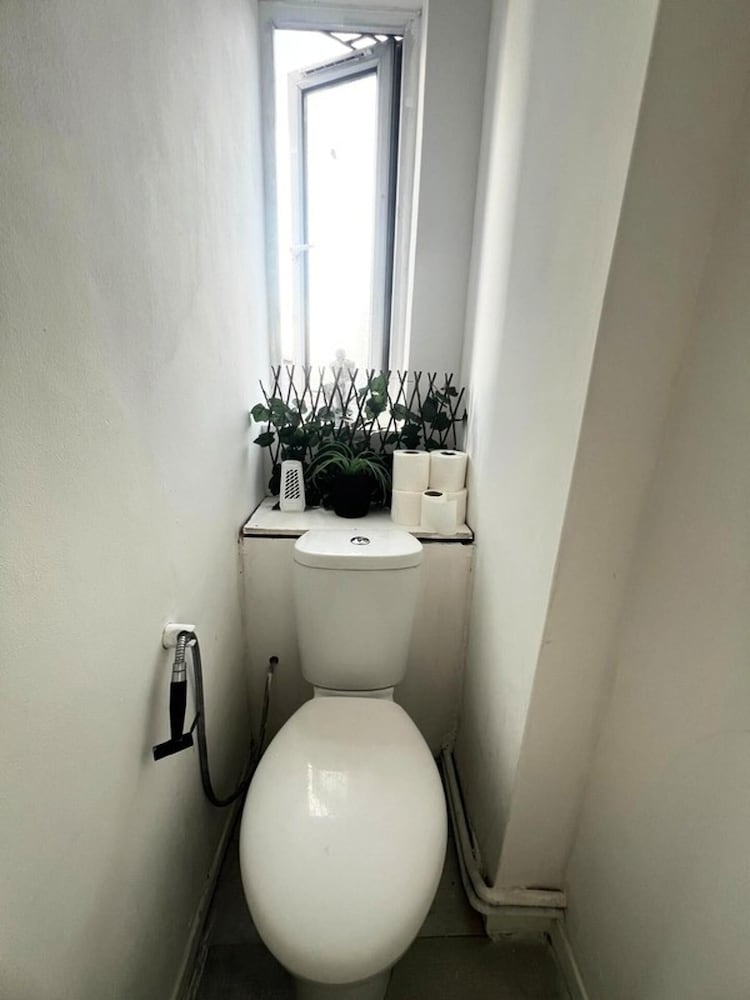 London Luxe Apartment - Spacious & Stylish