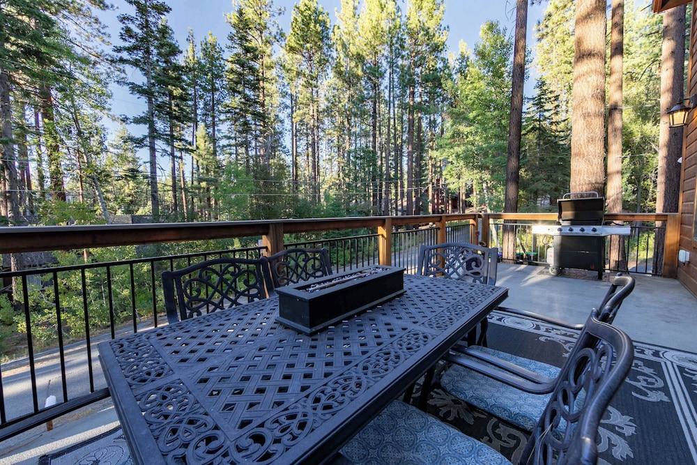 The T-pot Chalet for 12