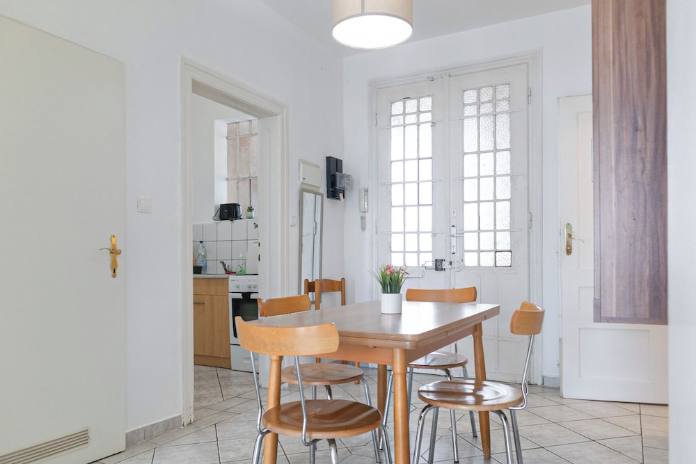 Elegant Room Shared Apt Heart of Vienna