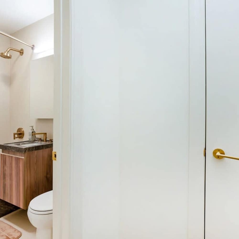 52-3de Newly Renovated 2BR BTH Midtown East