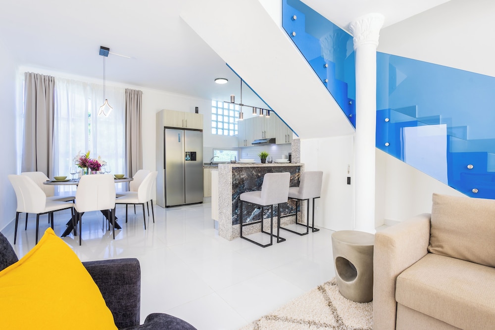 3-BR Villa with Pool & Rooftop Jacuzzi