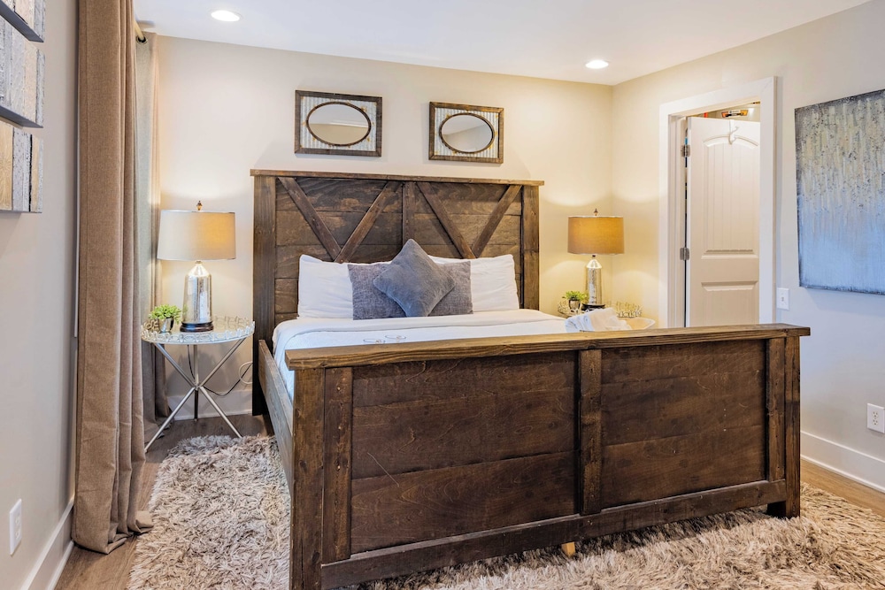 Cumberland River Views, Walk to Broadway, Downtown & Stadium Rockin' Riverfront