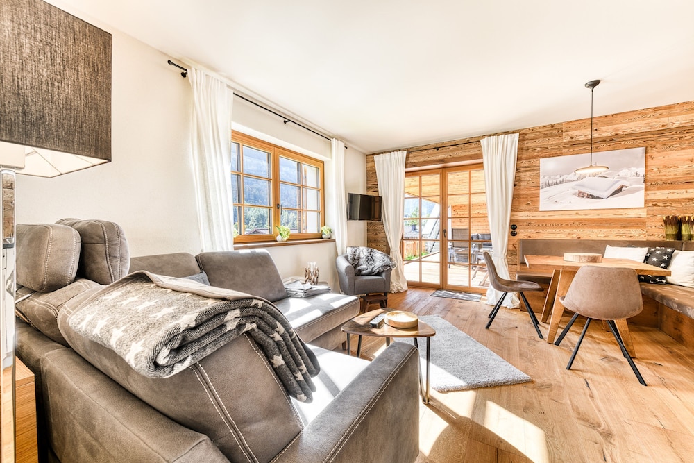 Chalet GM in Brand With 5 Bedrooms and 8 Bathrooms
