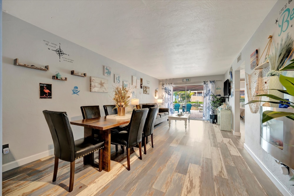 Dolphin Suite 2B Pet Friendly Waterfront Dock