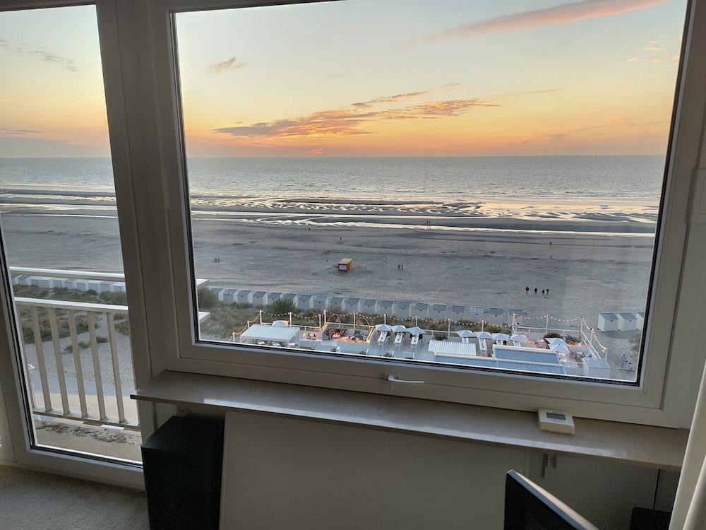Apartment in Nieuwpoort-bad With Sea View