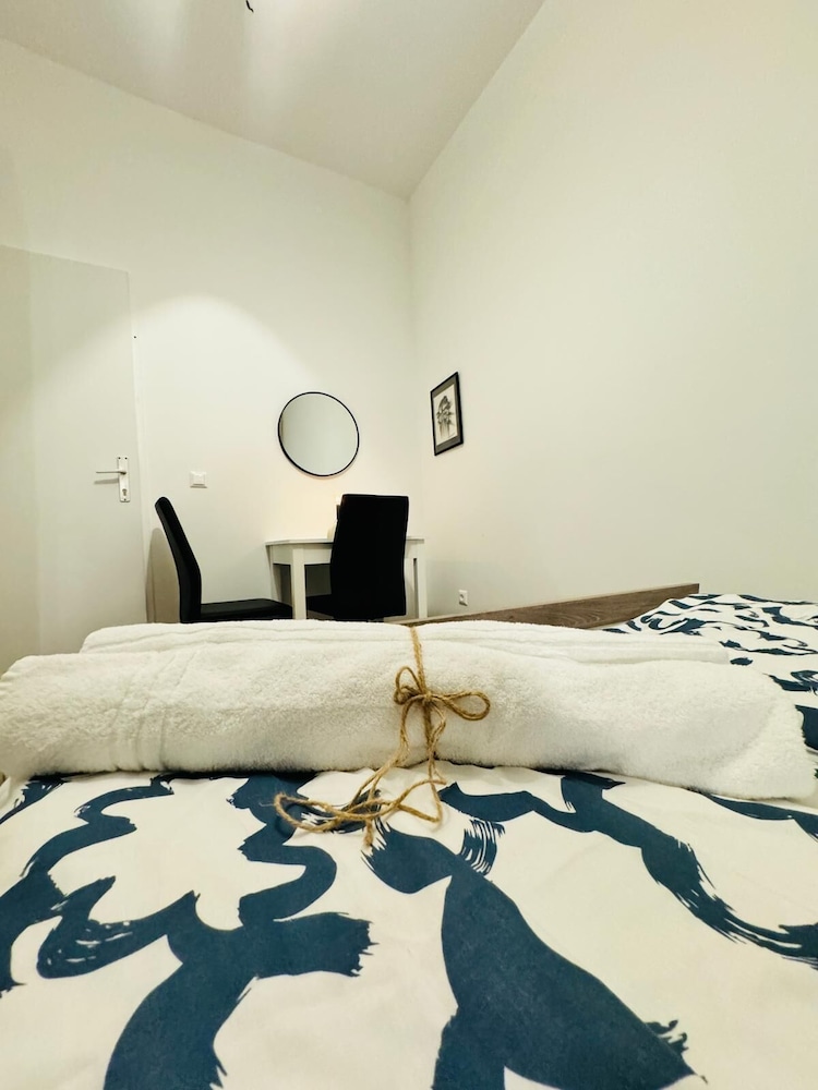 5BR Apt For 10 Walk to Kaufpark Alterlaa