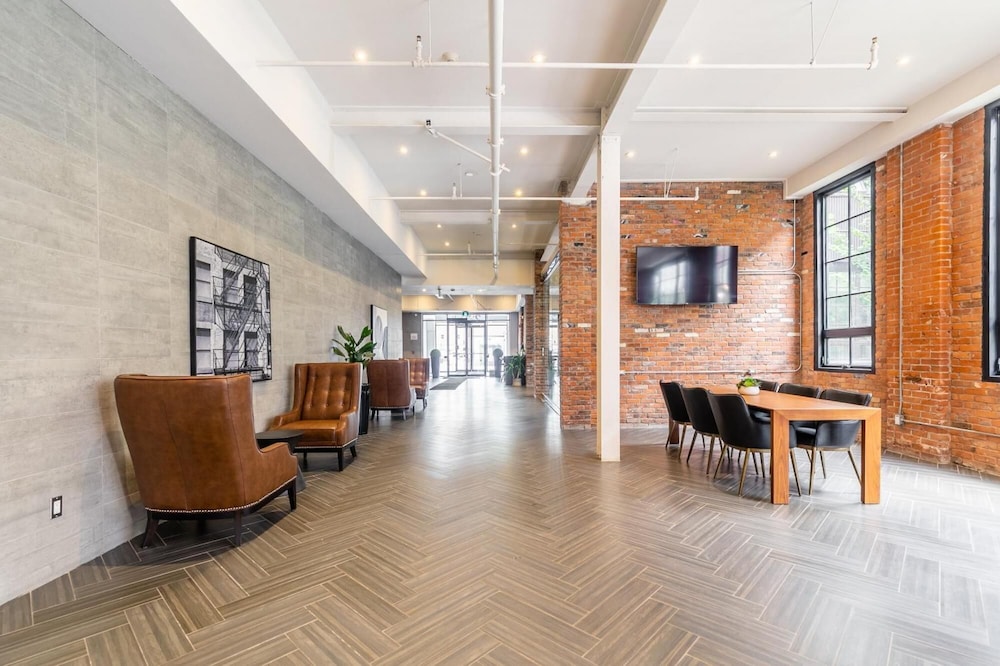 Bee s Loft Free Parking Gym - Image 4