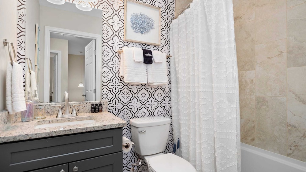10 Townhomes, Sleeps 89 6 Mins to DT Asheville Sycamore Cove by Avantstay