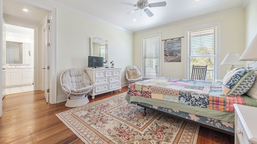 Pawleys Island Vacations - Out Of This World Beachfront Home 6 Bedroom Home by RedAwning - Property Image 3
