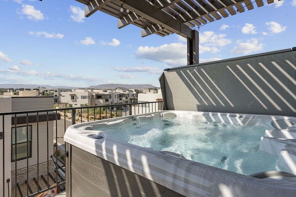 St. Gorgeous 3 Bedroom Condo