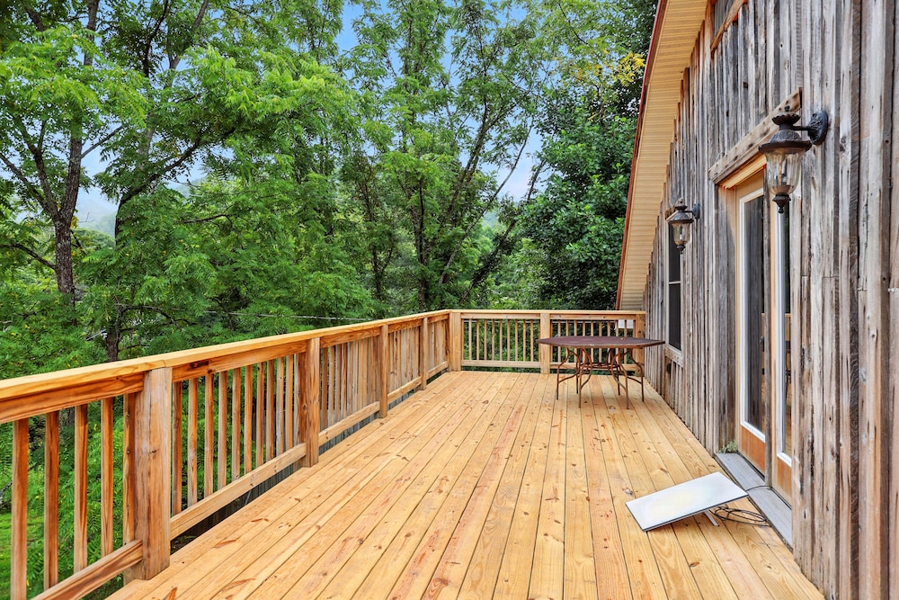Secluded Mountain Retreat With Stunning Views 4 Bedroom Home