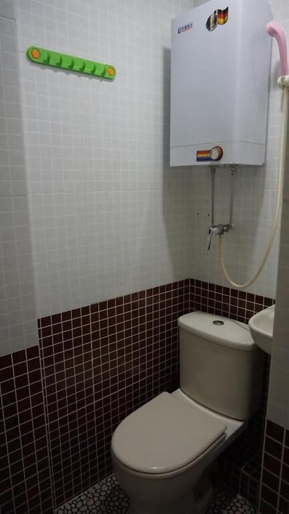 NEW MANDARIN GUEST HOUSE view 3