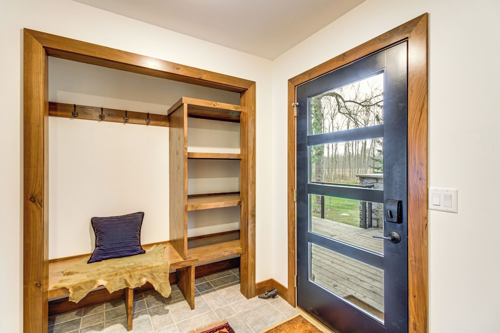 Short Drive to Itasca State Park - Waterfront Home