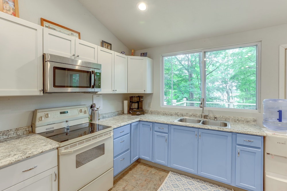 Walk to Lake Hamlin: Cottage Near Boat Launch