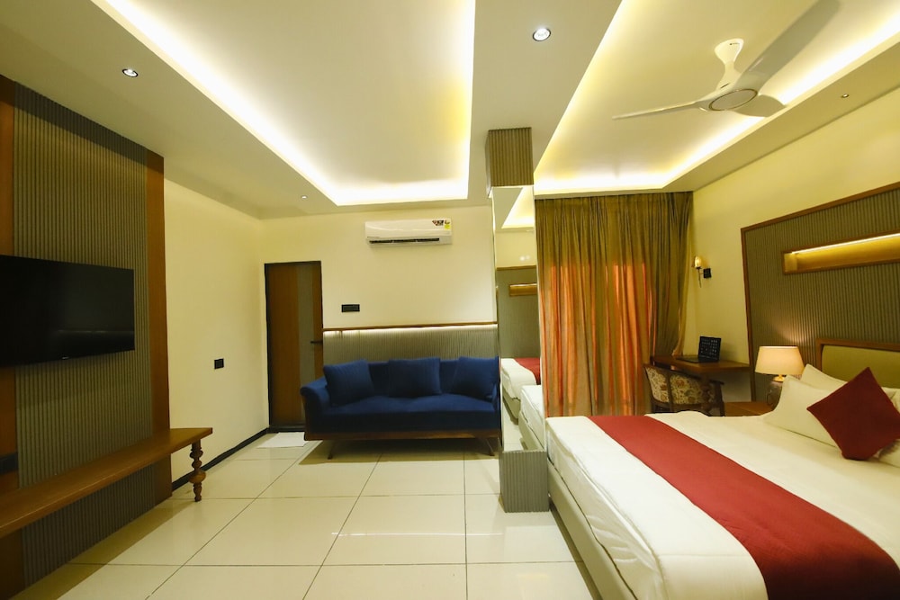 Hotel Sanatana