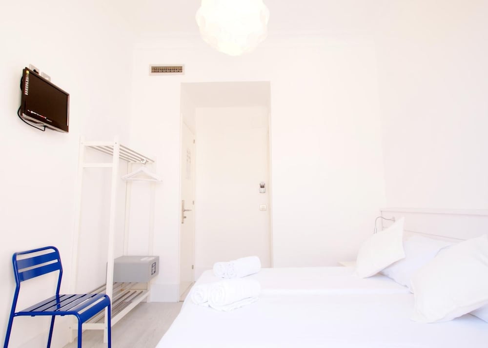 Hostal Express by gaiarooms