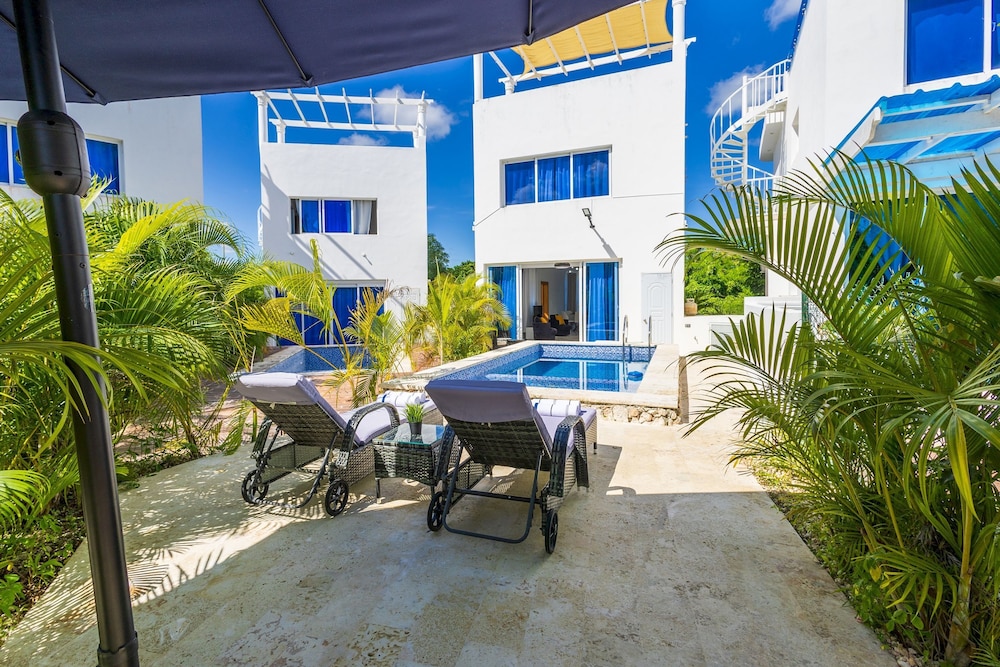 New Modern 2-lvl Punta Cana Villa in Gated Community With Private Pool Rooftop Jacuzzi