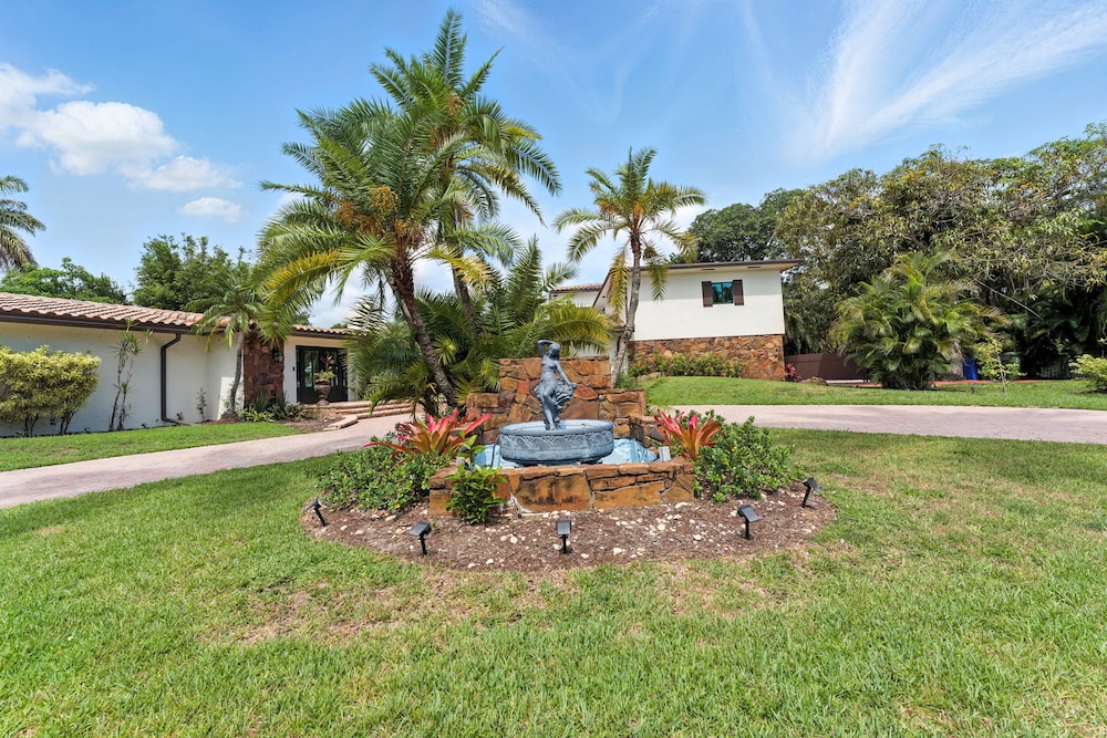 Villa Riverland With Heated Pool On The Water 5 Bedroom Villa
