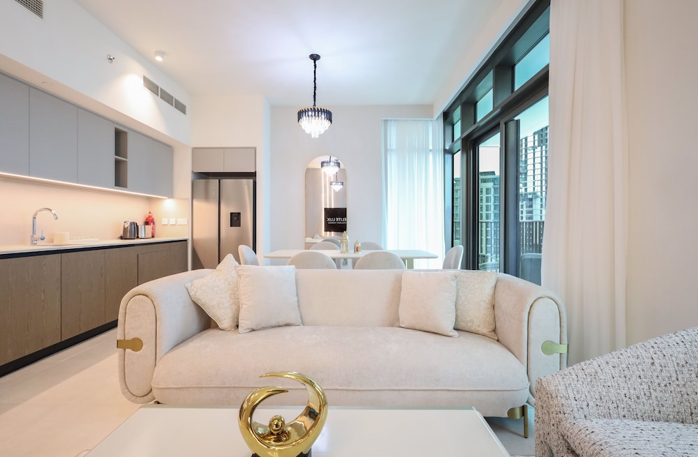 Elite LUX Holiday Homes - Dubai Creek Oasis 2BR Luxe w Burj View