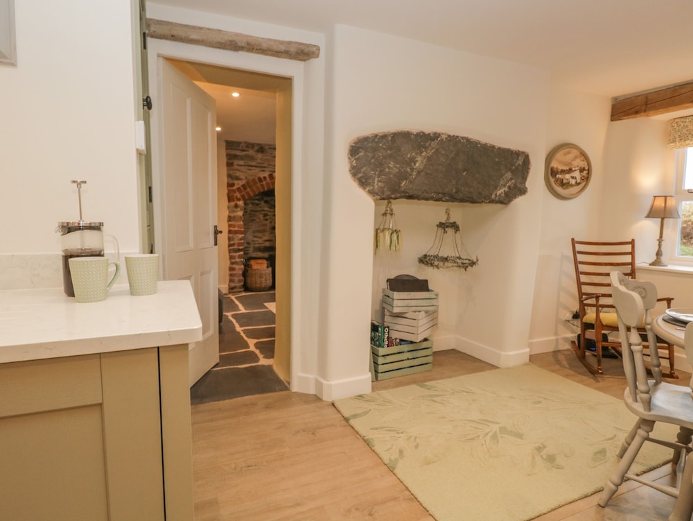 1 Sunny Point Cottages
