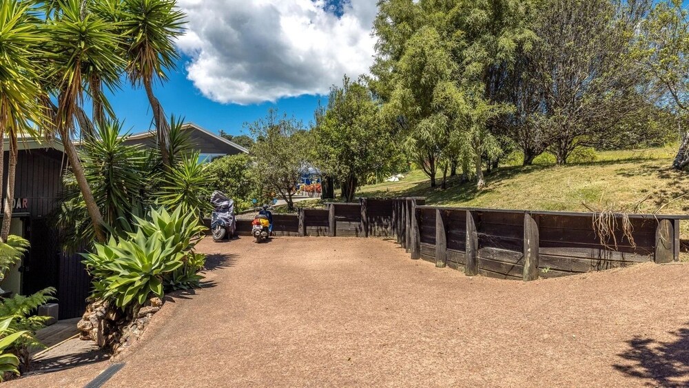 Onetangi Seaview Residence