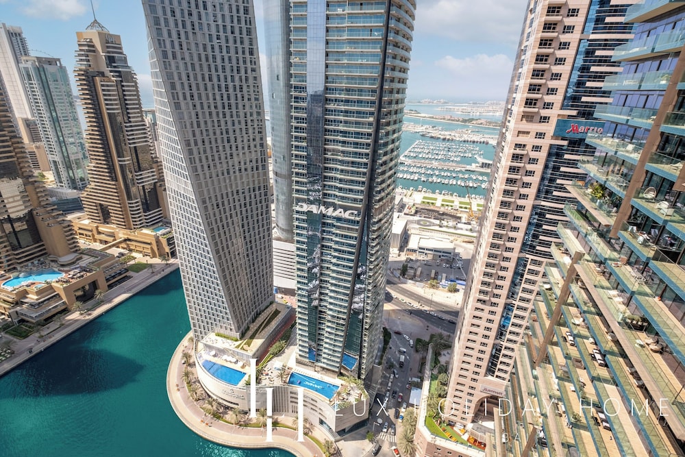 LUX The Marina Gate Sea View Suite