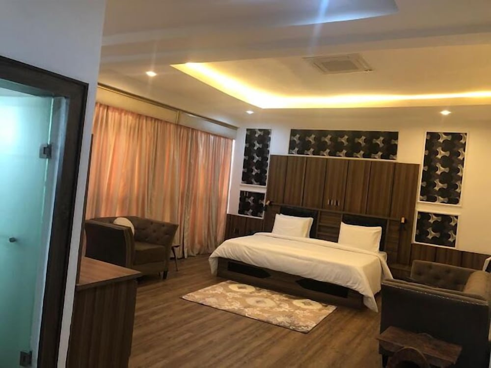 Skyvilla Hotels