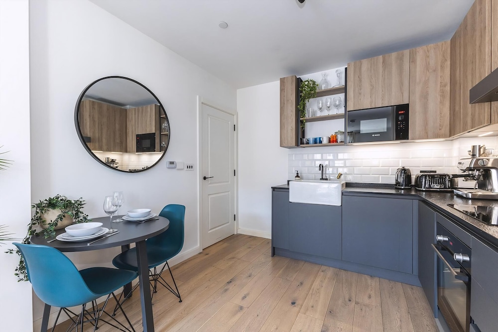 Stylish Hackney Wick Apartment With Terrace