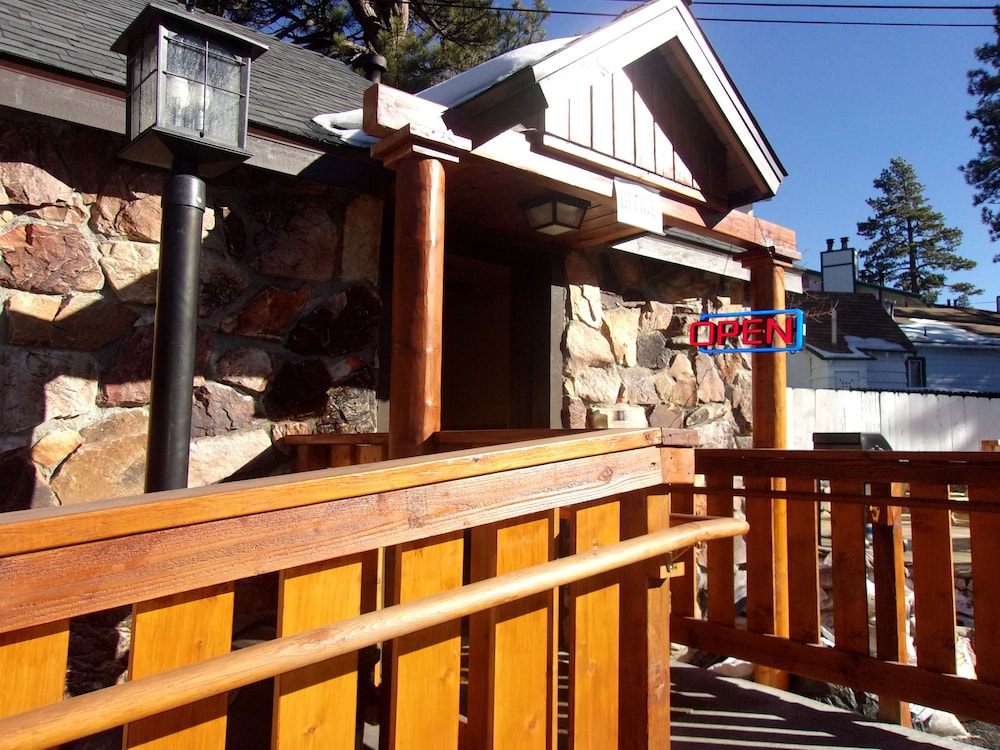 Embers Lodge and Cabins