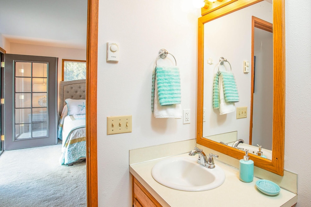 Cornet Bay Cottage in Oak Harbor