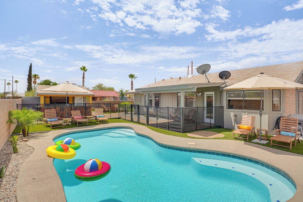 6 Mi to Dtwn: Tucson Gem w/ Outdoor Oasis!