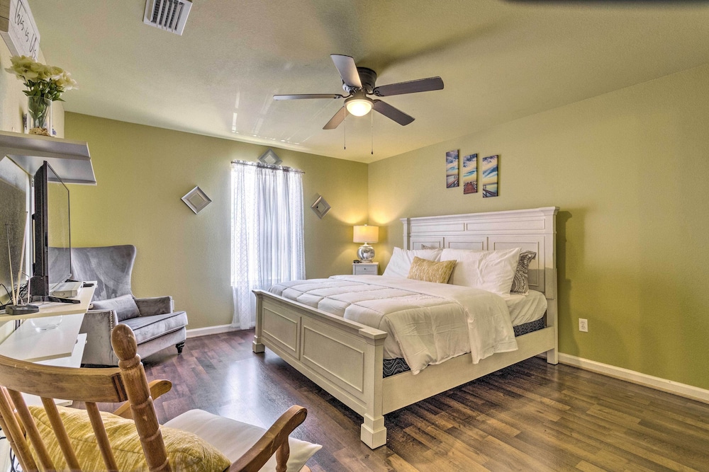 Navarre Beach House: Minutes to Restaurants! view 2