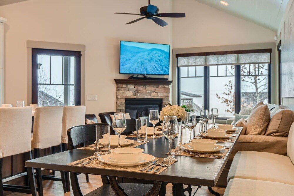 916 Empire Skiers Secret 4 Bedroom Home