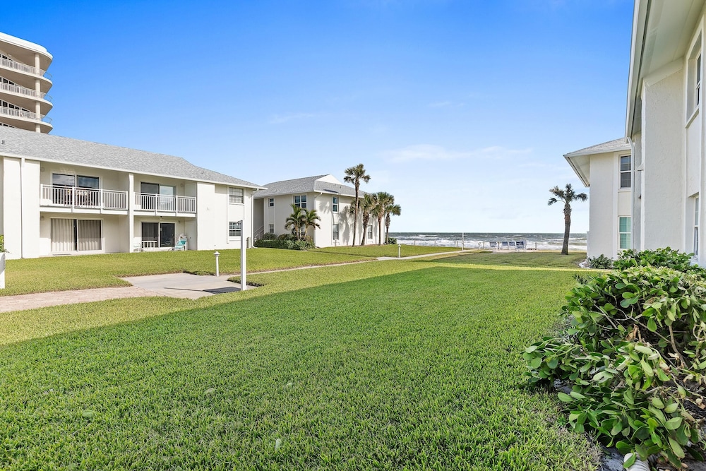 Colony Beach Club 121