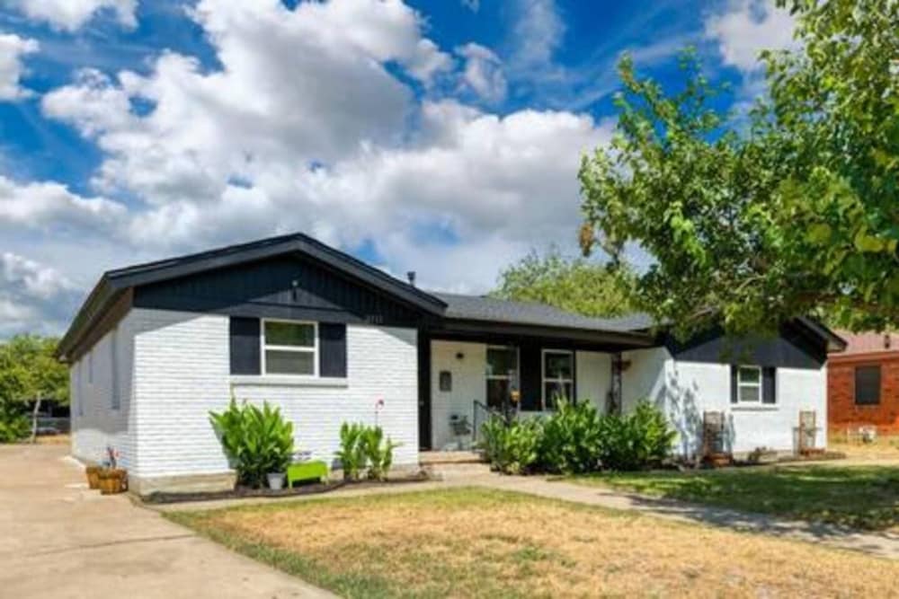 Cozy Spacious Allergy Friendly Retreat - 4BR