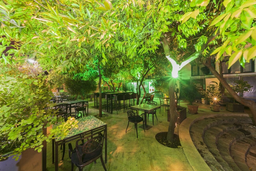 Delightful Flat Near Hadrian s Gate
