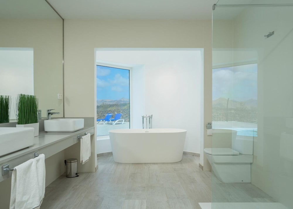 The View in T as With 4 Bedrooms and 4 Bathrooms
