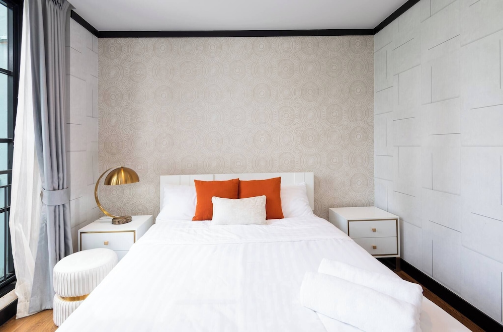 Stylish 7beds Poolhouse With Cinema & Lift - 2min to BTS