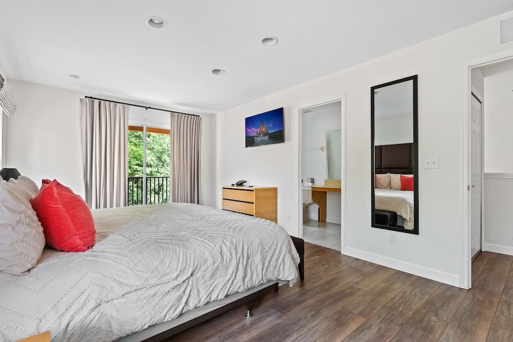 Pet Friendly 4 BR With Hot Tub Ro2761n