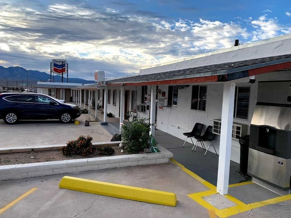 Kingman Vacations - Economy Inn - Property Image 6