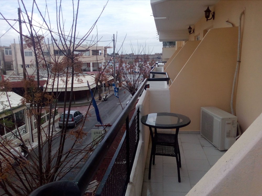 Pantheon Apartments photo 3