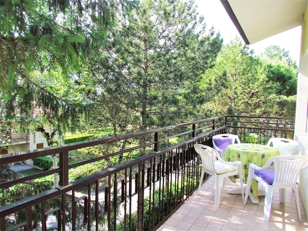 Incredible Holiday Home With Community Pool view 4